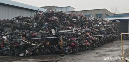 河南焦作驚現(xiàn)汽車(chē)墳場(chǎng) 5000輛舊車(chē)堆成山，背后折射產(chǎn)業(yè)轉(zhuǎn)型與回收難題